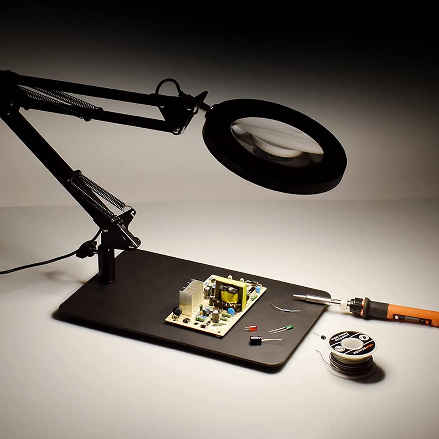 Magnifier USB Foldable LED Desk Lamp Table Light with Clamp